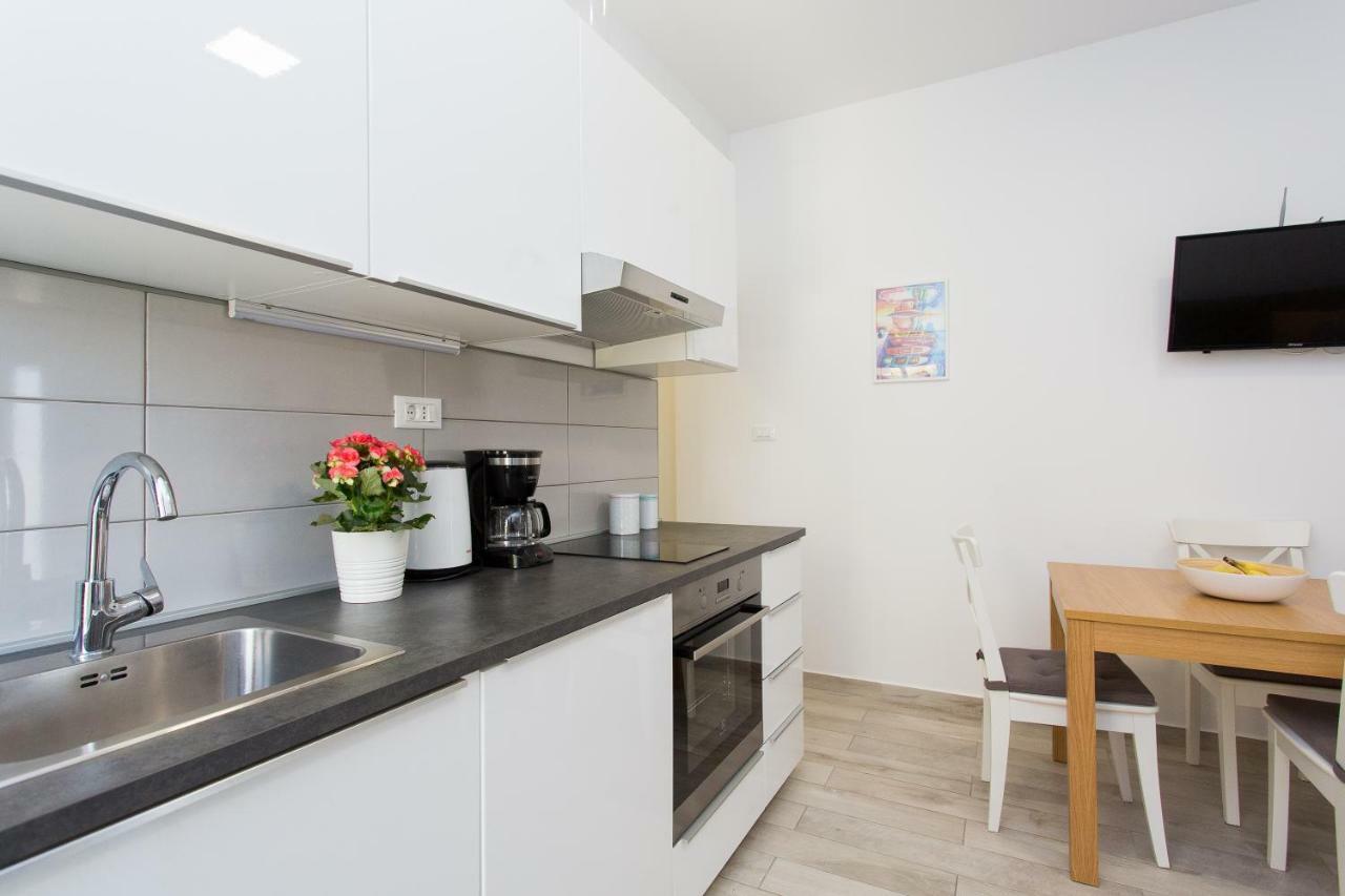 Apartments Pinery มาคาร์สกา ภายนอก รูปภาพ