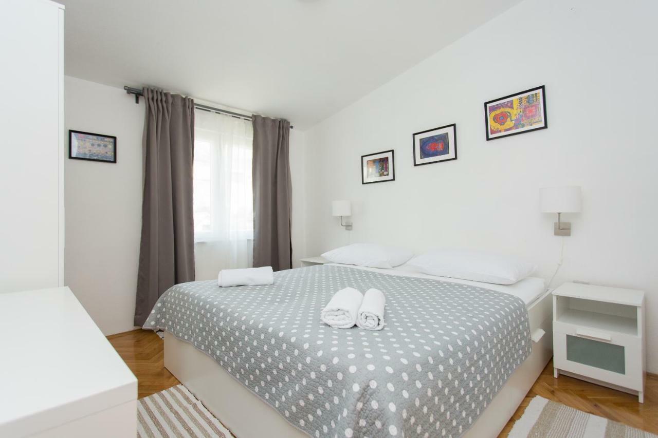 Apartments Pinery มาคาร์สกา ภายนอก รูปภาพ